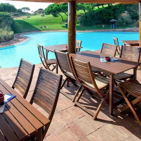 Amoreira Town House Sleeps 6 With Pool And Air Con Сasa de vacaciones Alvor