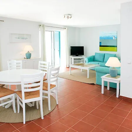 Amoreira Town House Sleeps 6 With Pool And Air Con