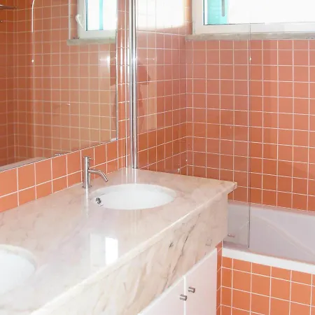 Amoreira Town House Sleeps 6 With Pool And Air Con בית נופש אלבור