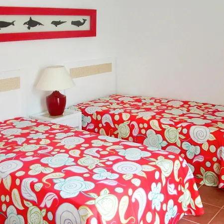 Amoreira Town House Sleeps 6 With Pool And Air Con בית נופש אלבור